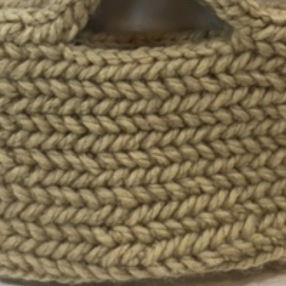 LIKE NEW Hand Crochet Mini Travel Handbag Casual Tote Unlined 10"x3"x6" - Picture 3 of 9